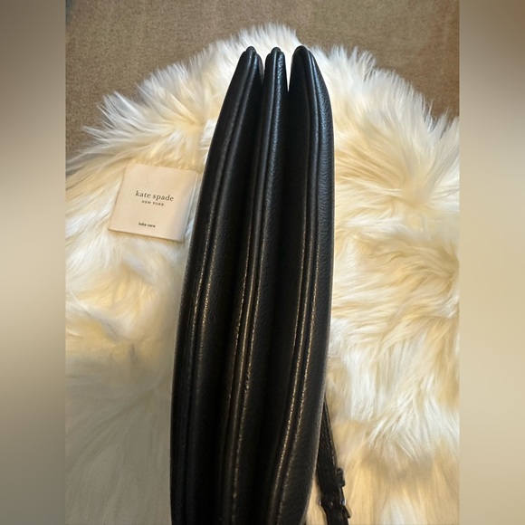 Kate Spade Leila Triple Gusset Zip Crossbody. - Picture 6 of 15